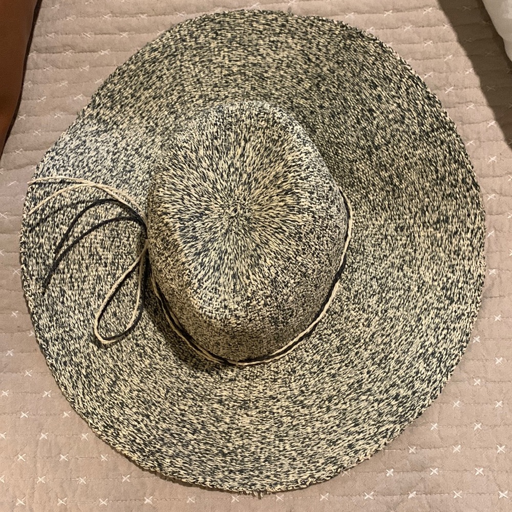 Black and cream woven floppy hat